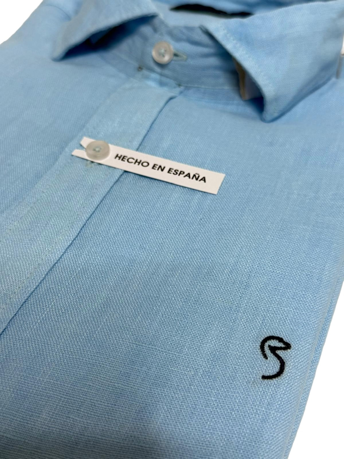 CAPRI — Camisa de lino azul cielo