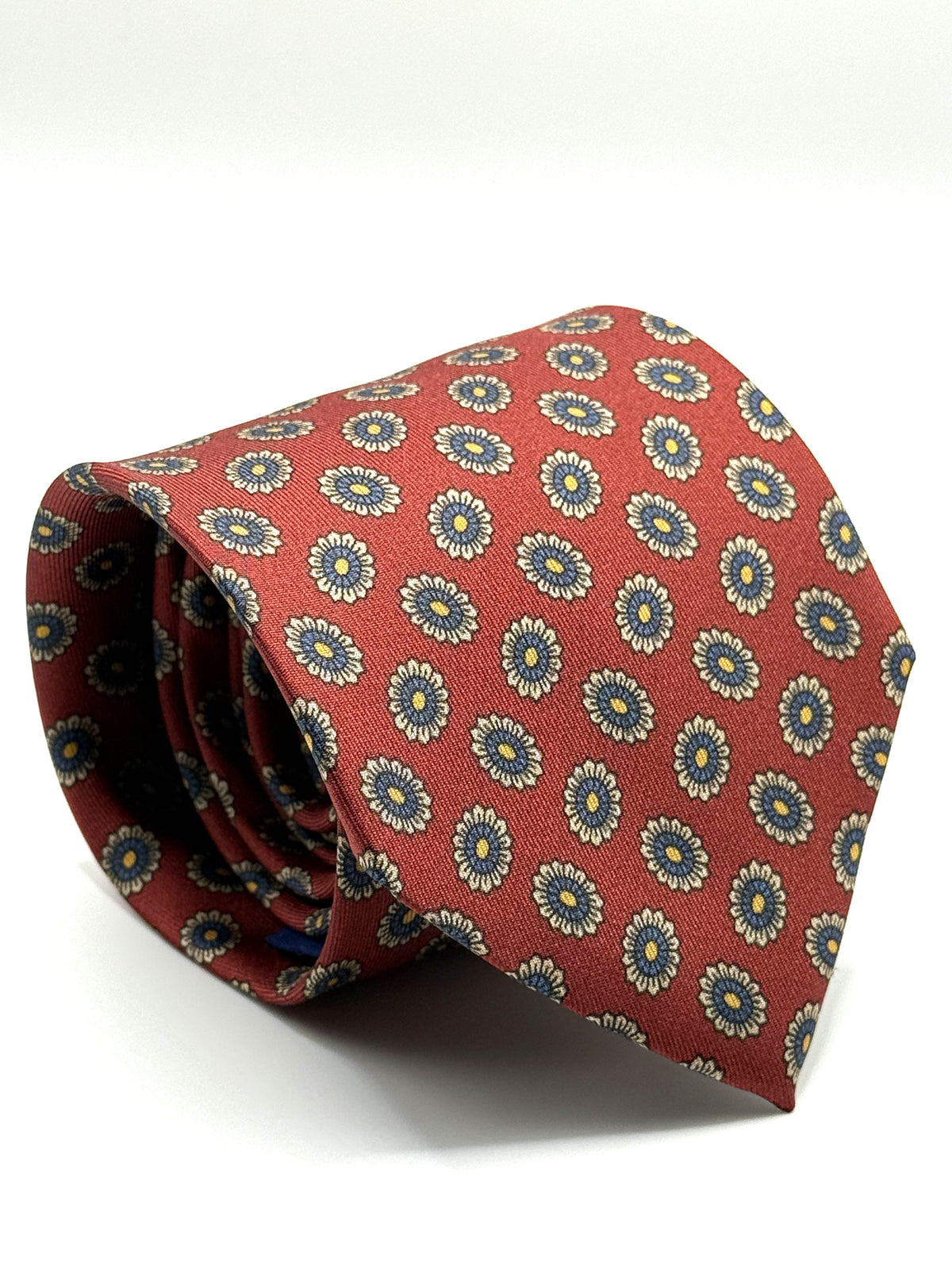 Corbata de seda Giovanna roja con flores crema y azules de centro mostaza