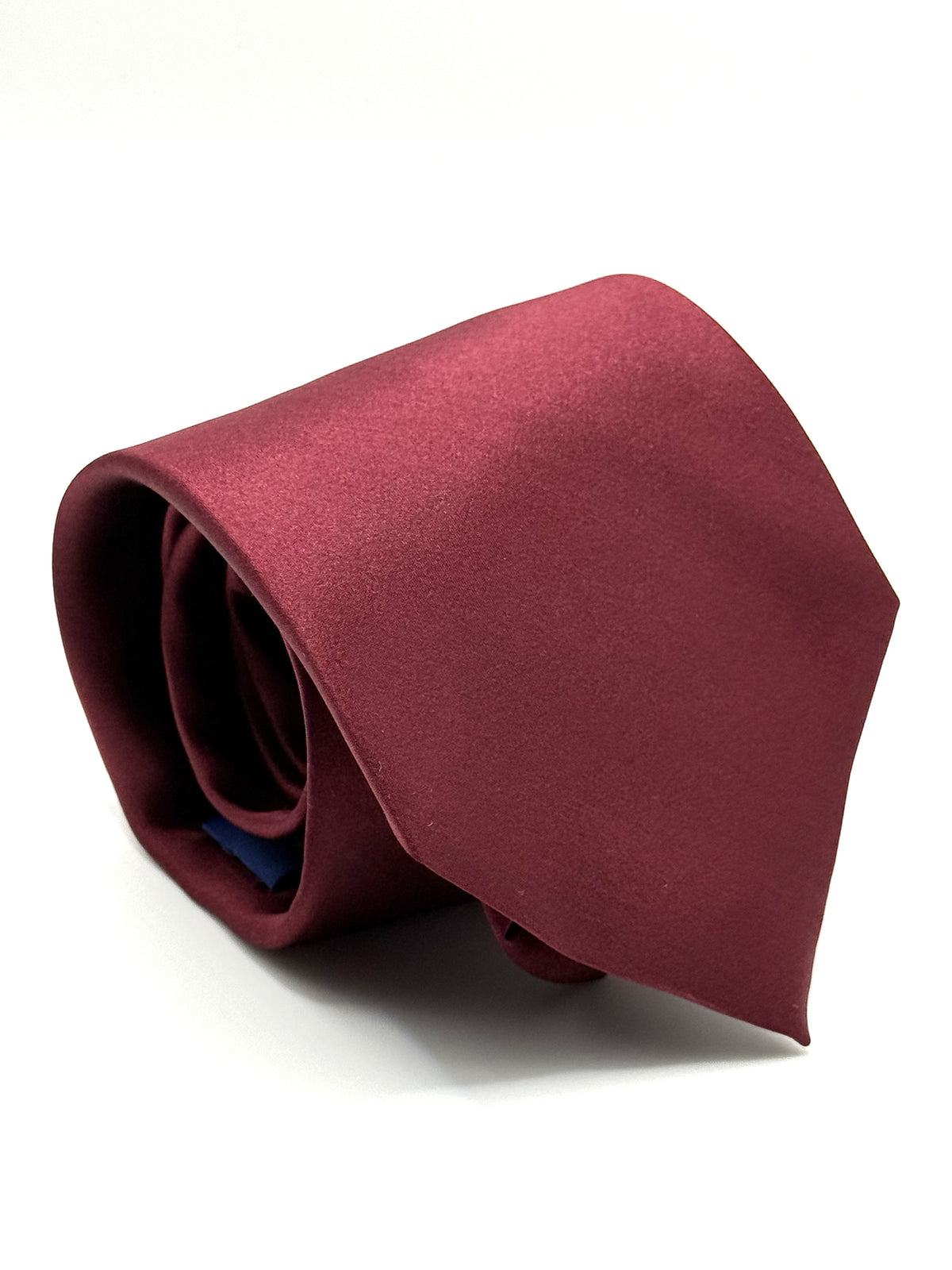 Corbata de seda Mascagni burdeos lisa, con un brillo suave